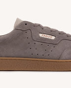 Sneakers in pelle scamosciata tortora chiaro