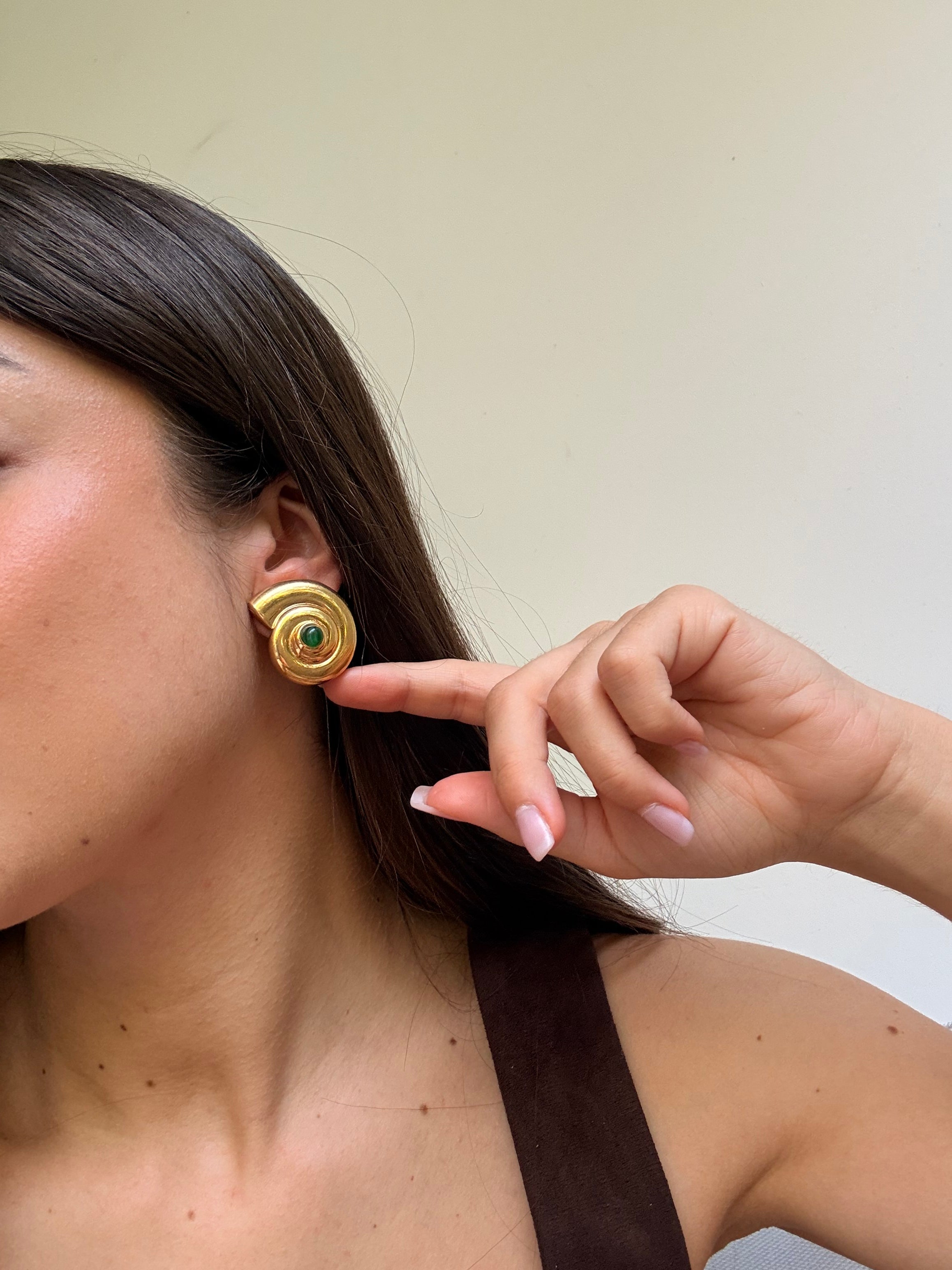 Pendientes Vintage - Conchas Doradas Y Strass Verde