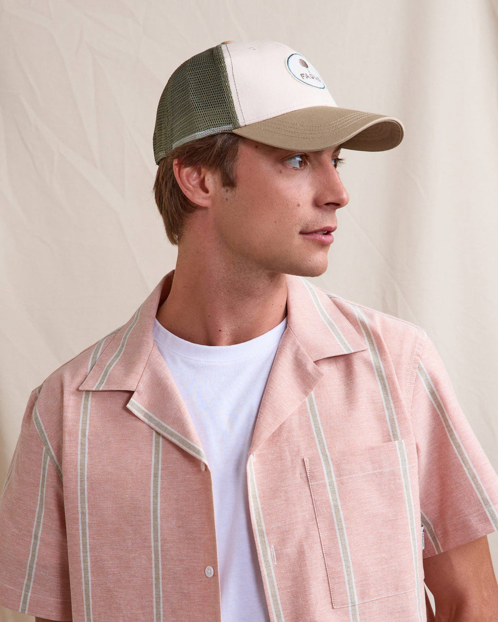 Cappellino beige chiaro e verde