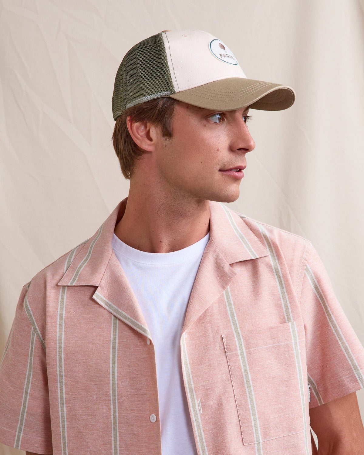 Cappellino beige chiaro e verde