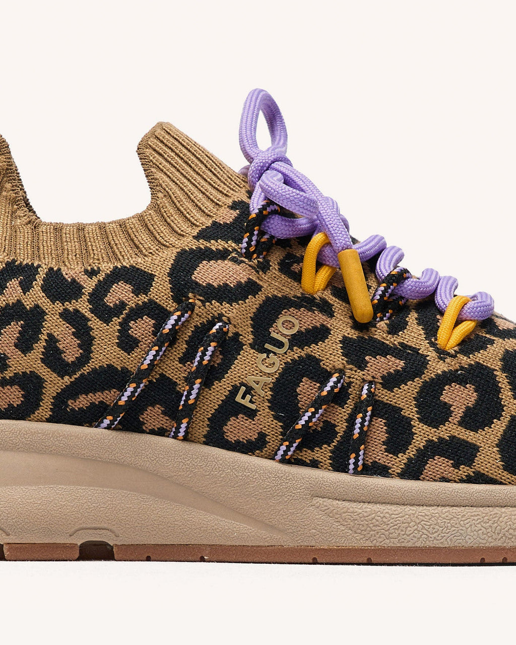 Sneakers leopardate e marroni