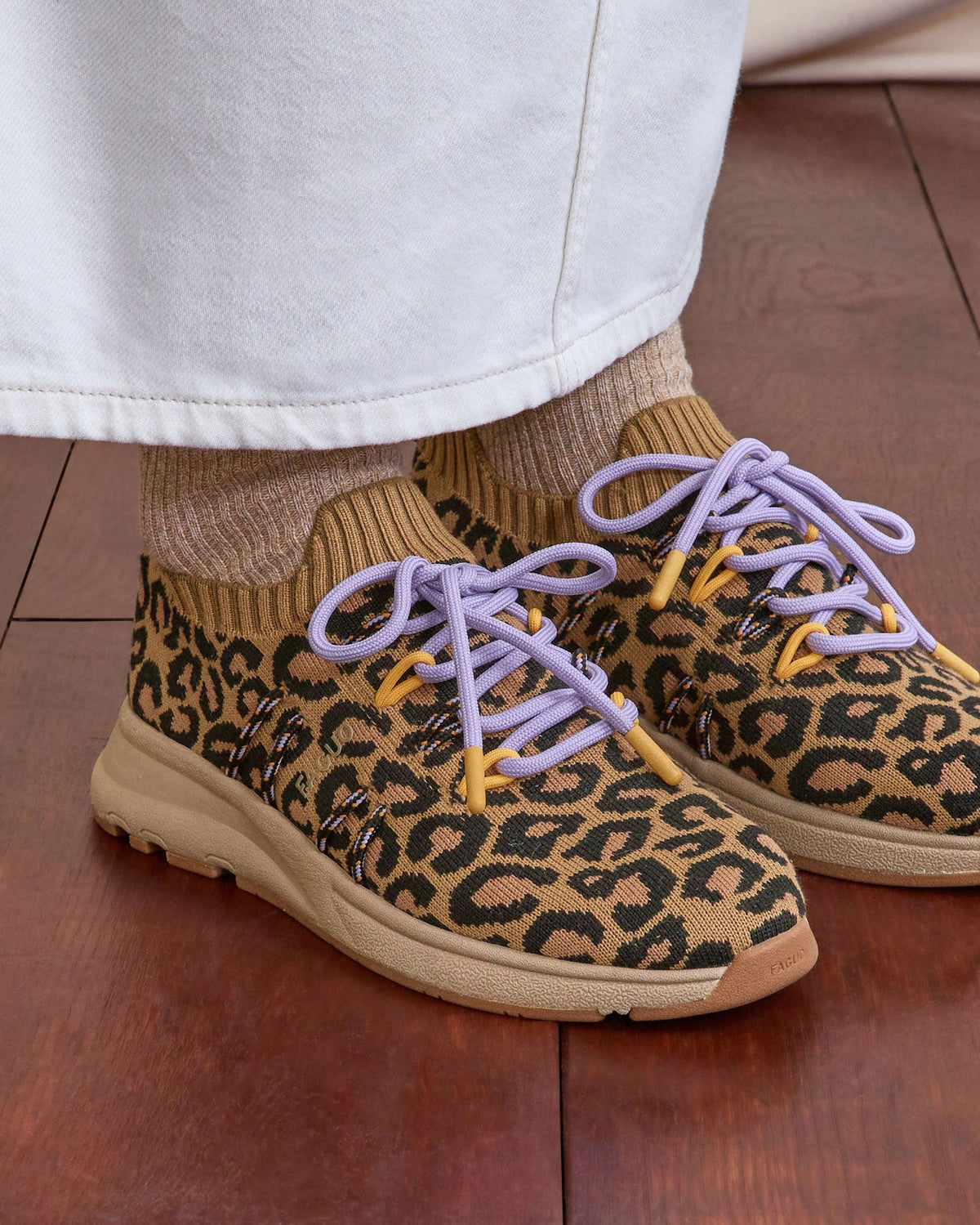 Sneakers leopardate e marroni