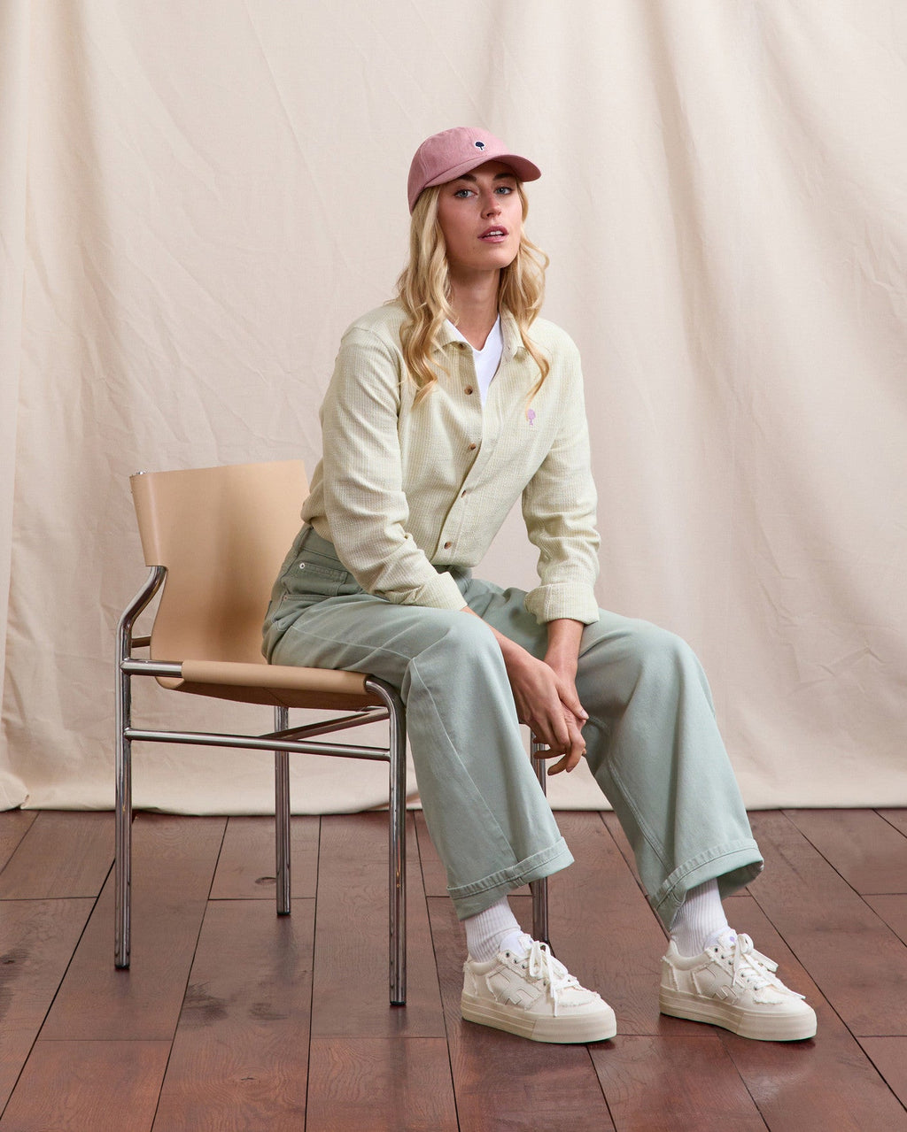 Sneakers in tela bianche