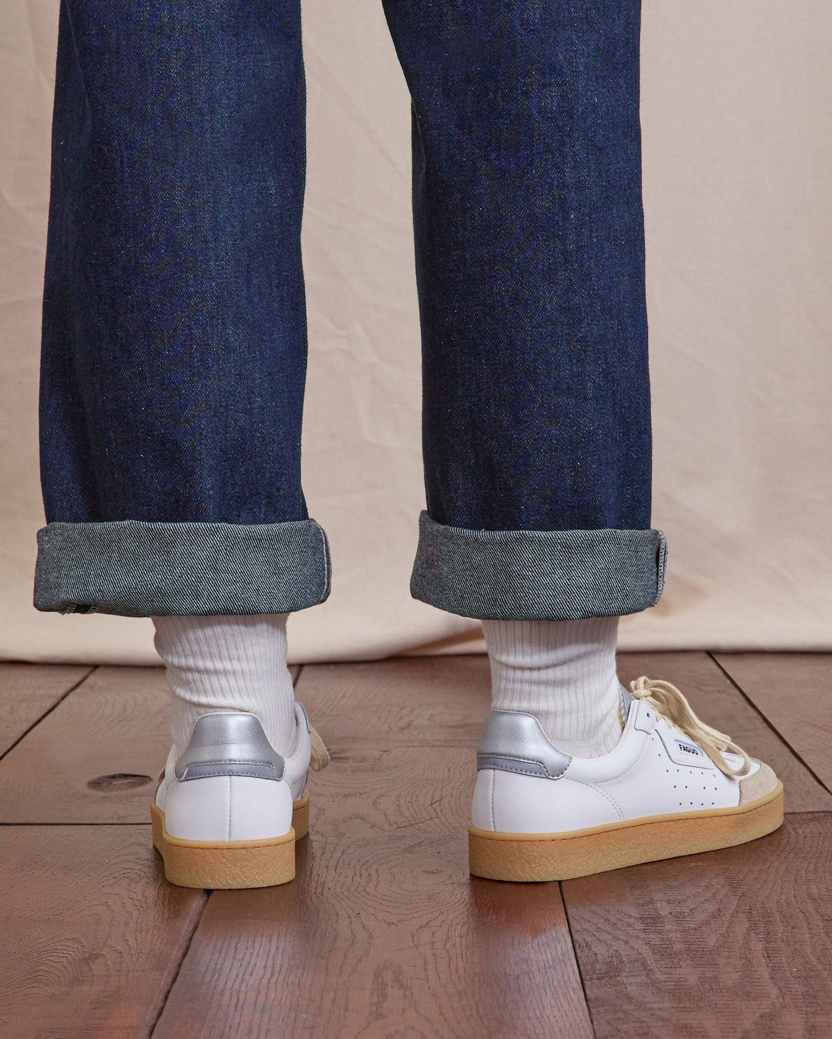 Zapatillas de piel y ante blancas