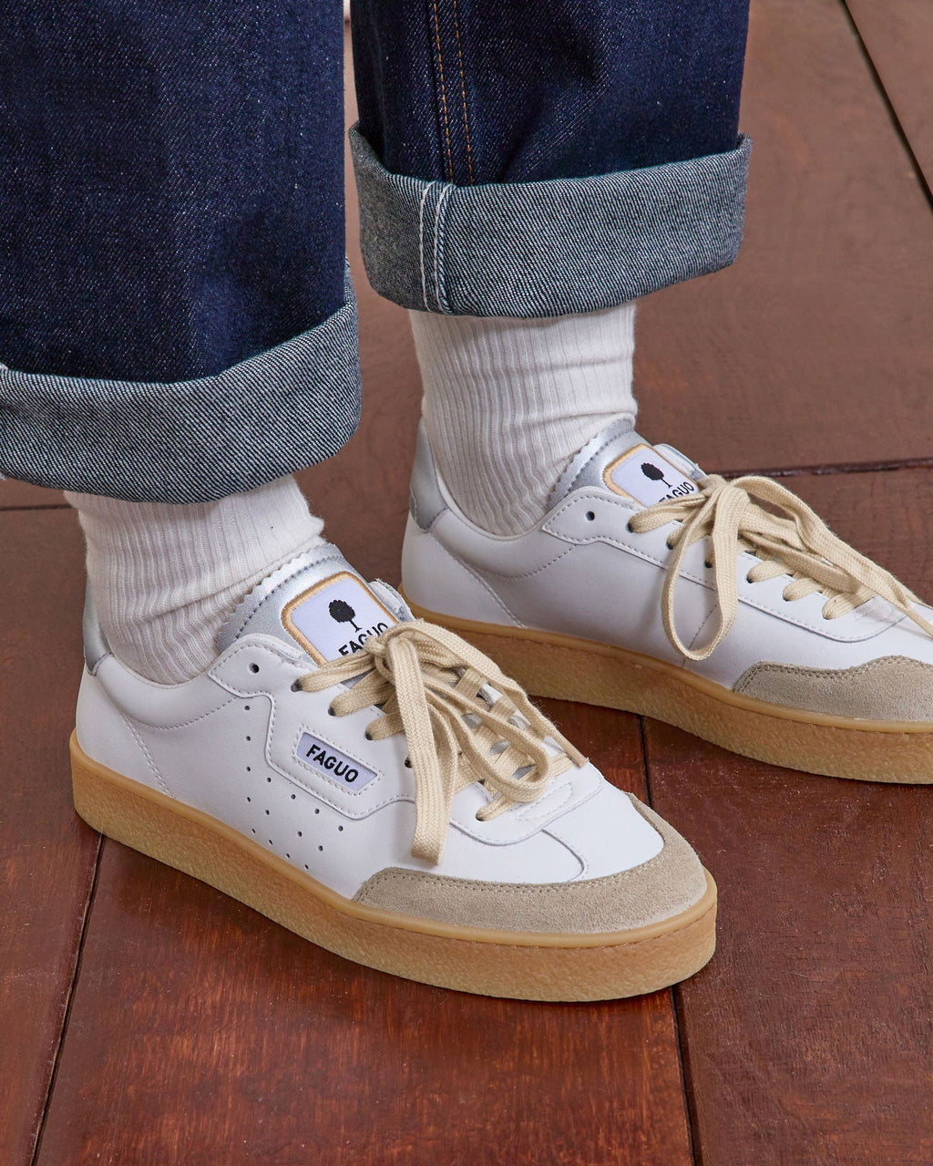Zapatillas de piel y ante blancas