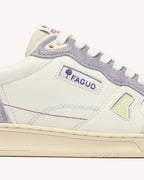 Zapatillas blancas y rosa grisáceo de cuero