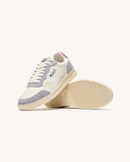 Zapatillas blancas y rosa grisáceo de cuero