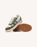 Zapatillas de leopardo y caqui de cuero