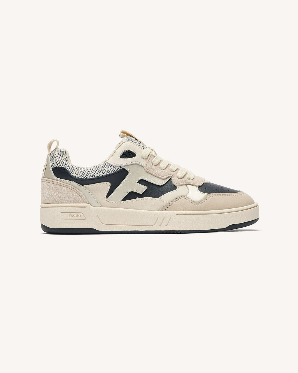Sneaker nere e dorate in pelle
