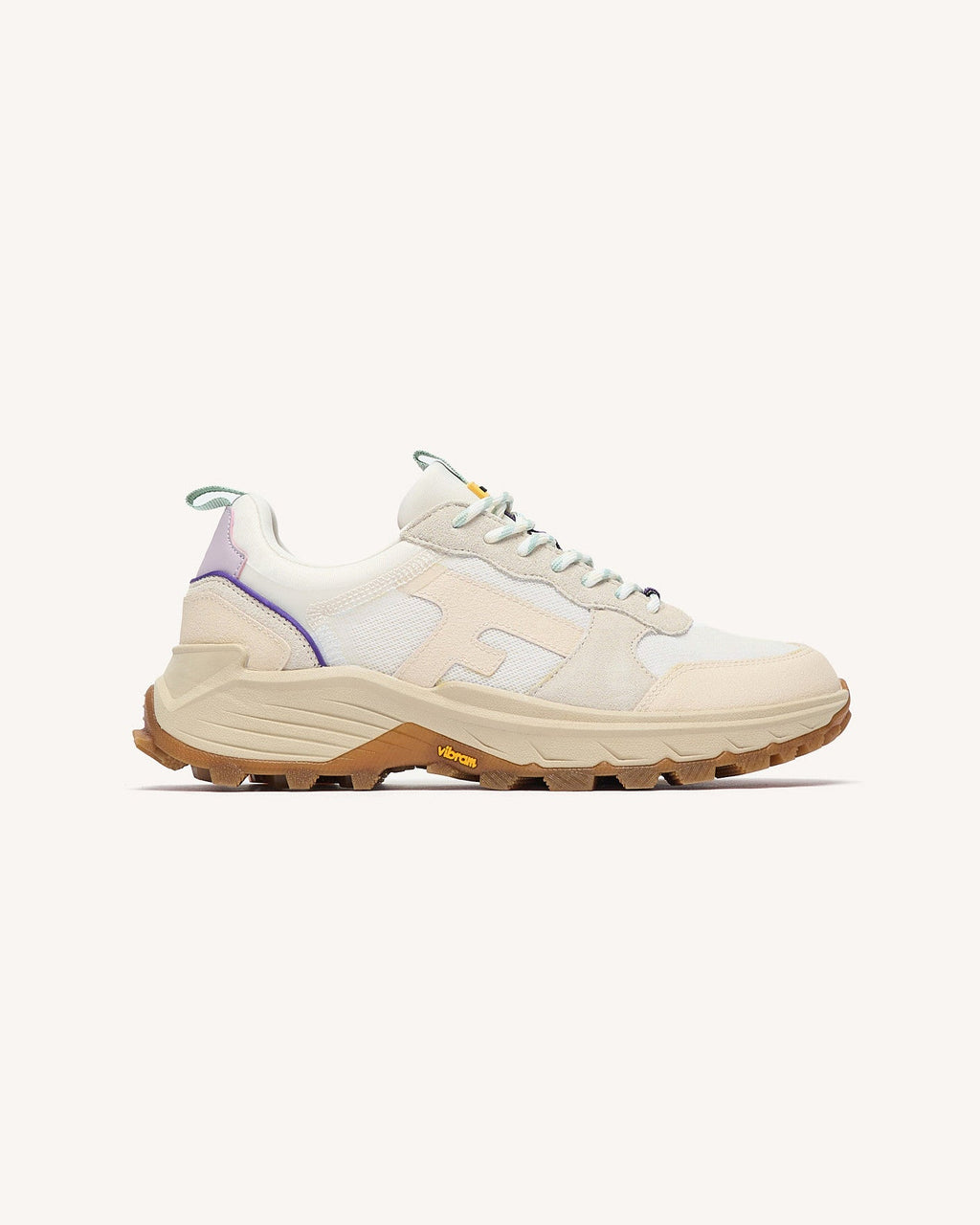 Zapatillas blancas y beige