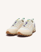 Zapatillas blancas y beige