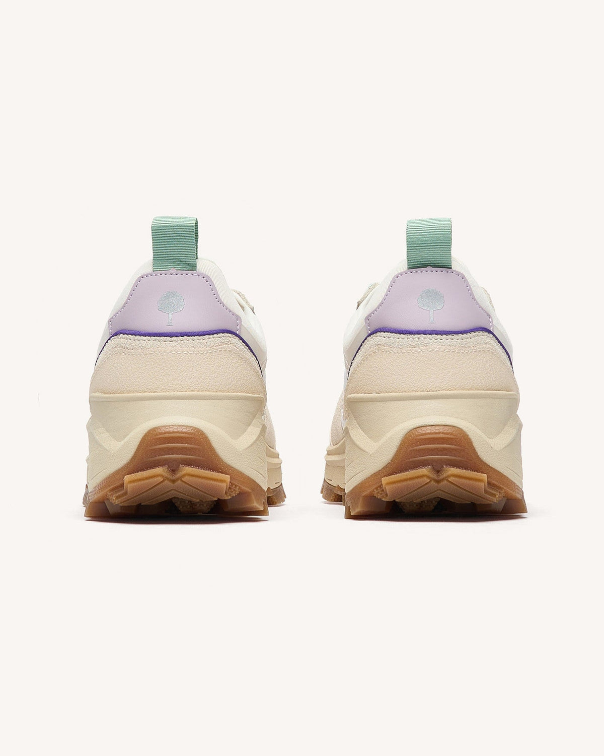 Zapatillas blancas y beige