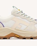 Zapatillas blancas y beige