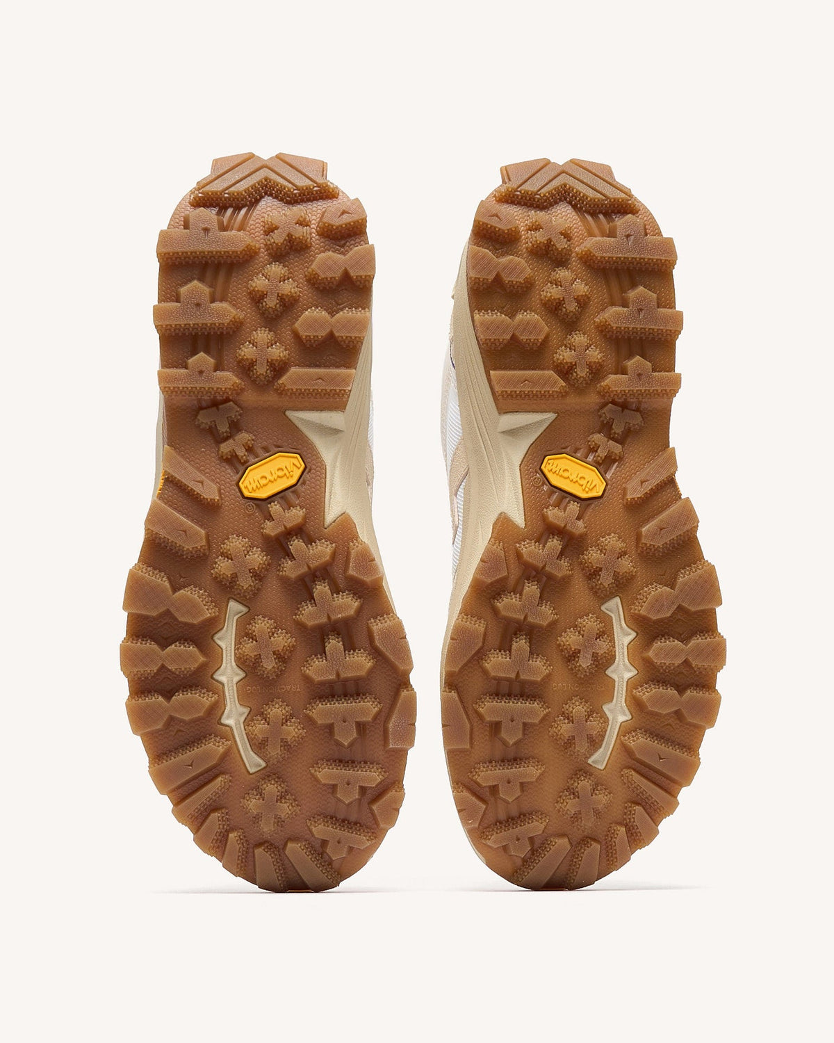 Zapatillas blancas y beige