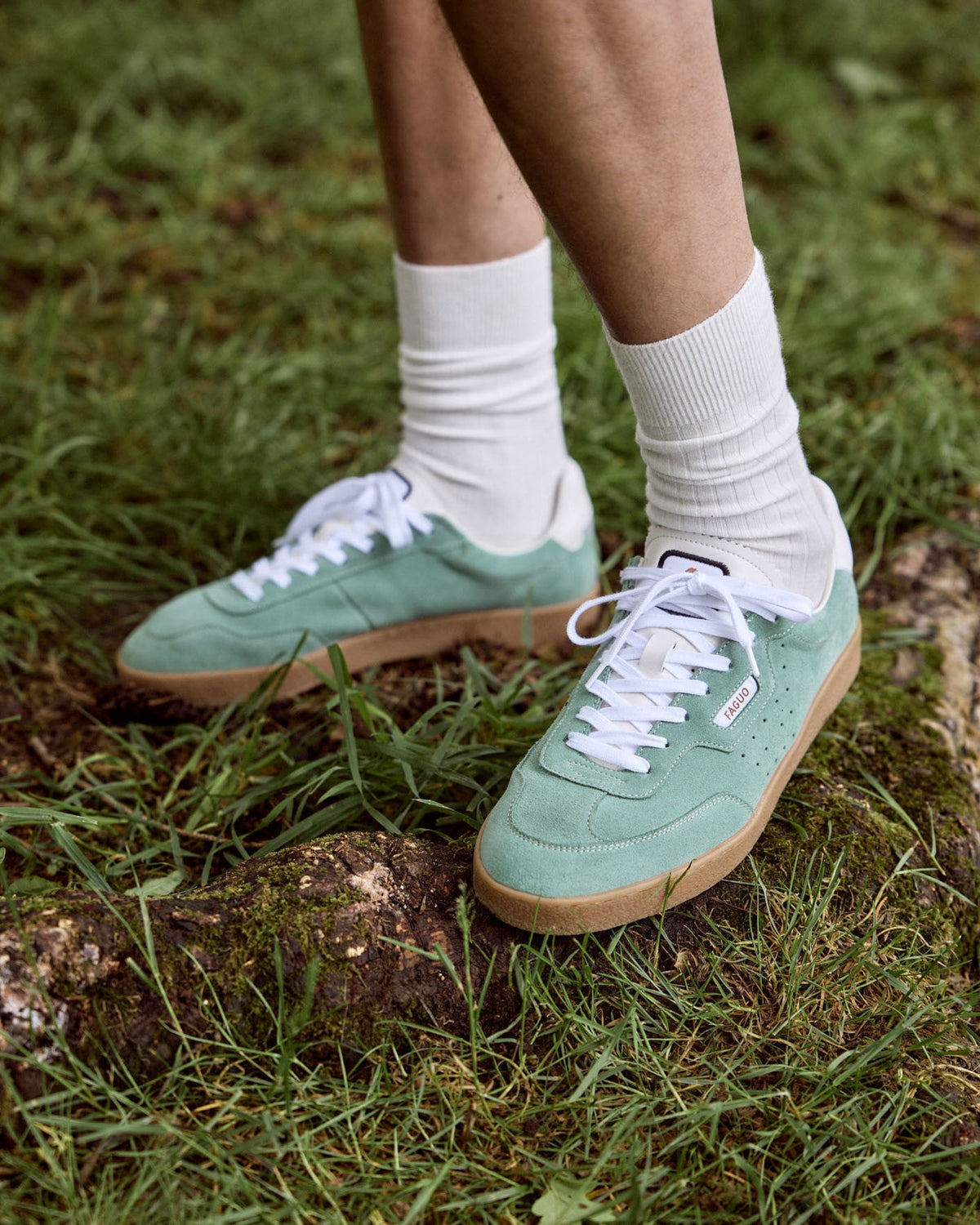 Sneakers in pelle scamosciata verde chiaro