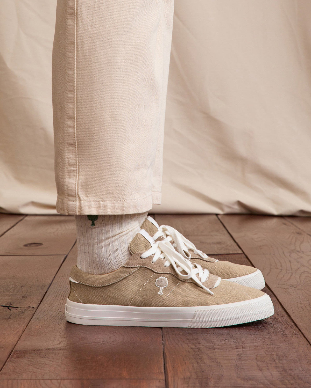 Sneaker in tela beige