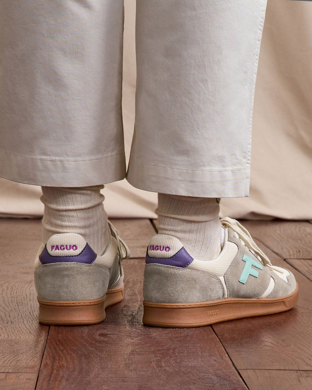 Zapatillas de ante beige y caqui claro