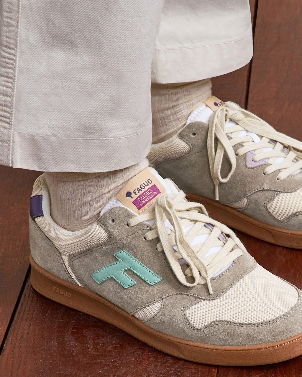 Zapatillas de ante beige y caqui claro