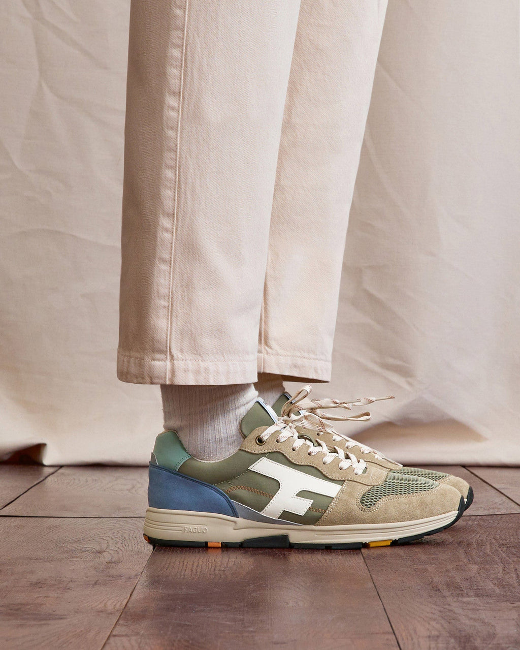 Sneakers kaki e blu