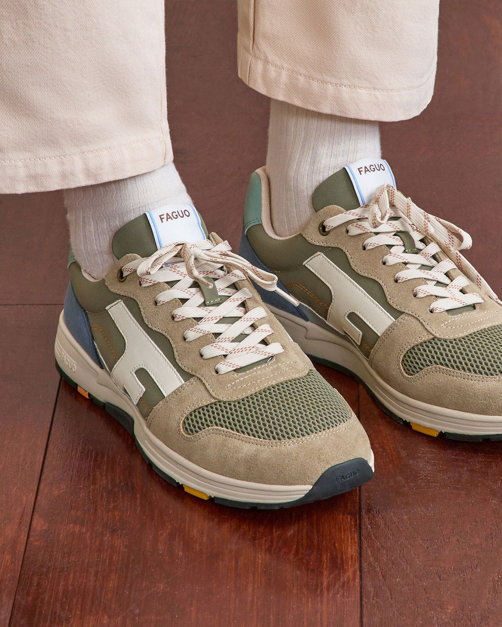 Sneakers kaki e blu