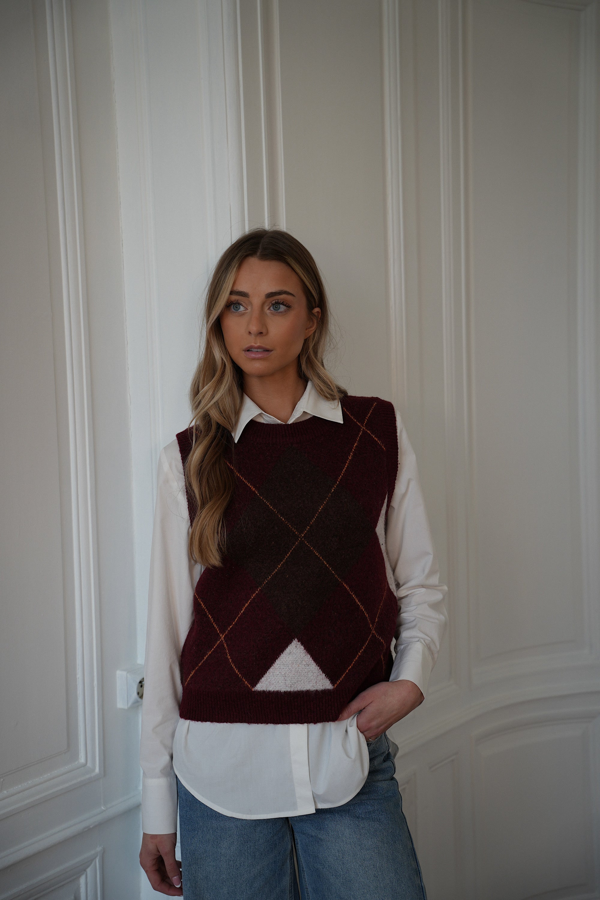Loona Bordeaux - Sleeveless Sweater