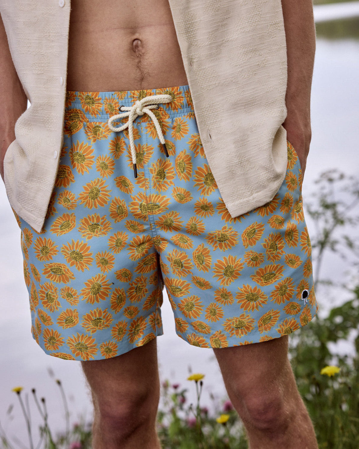 Costume da bagno blu e multicolore