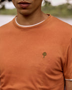 Camiseta color ladrillo claro de algodón reciclado