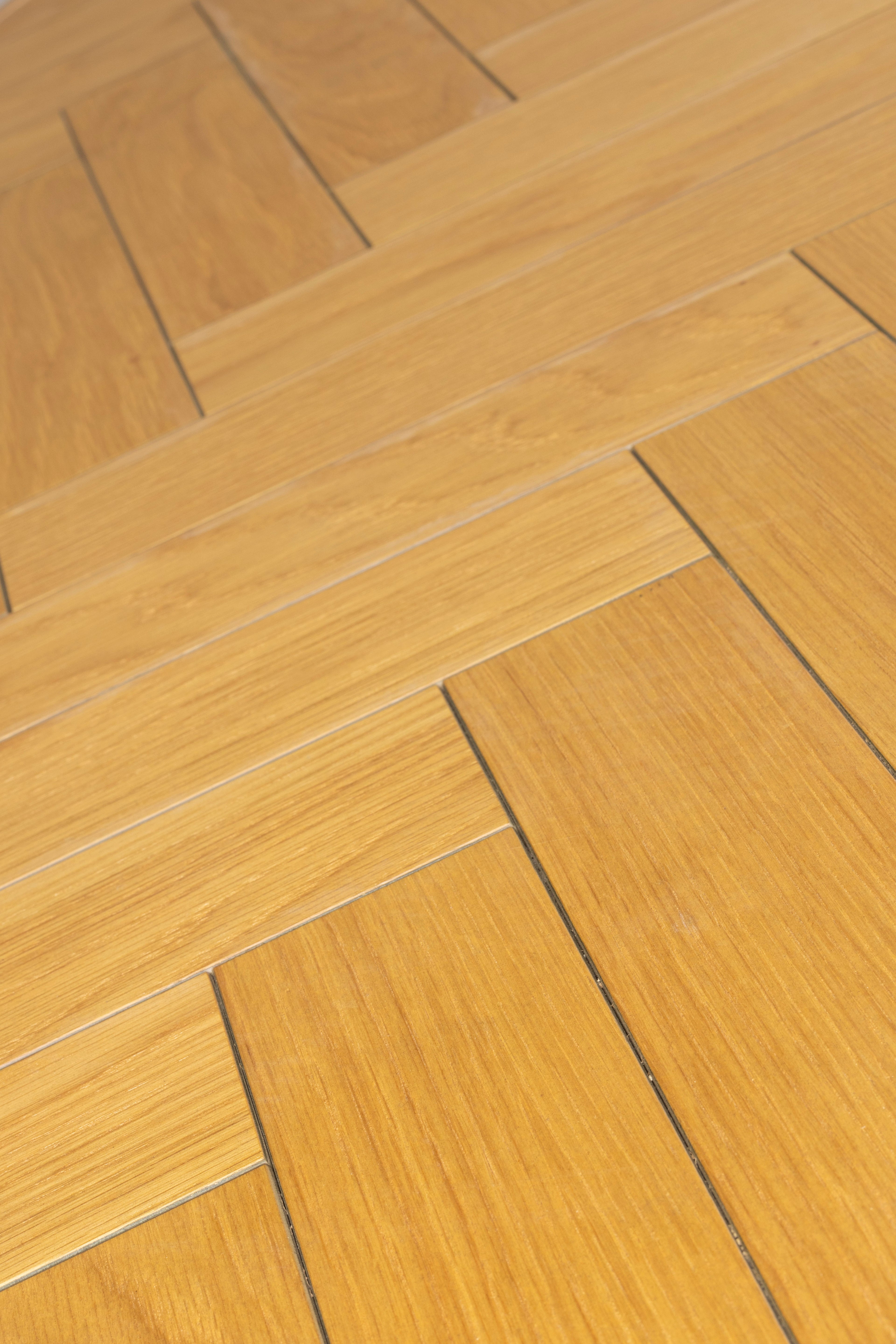 Class - Dining Room Table - Wood - Oak/Brown