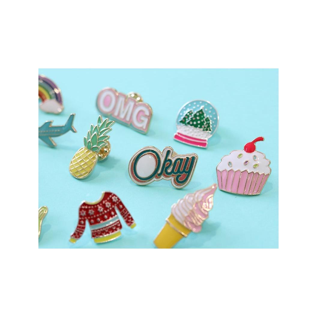 Broche Pin's Émaillé Patins À Roulettes Vintage