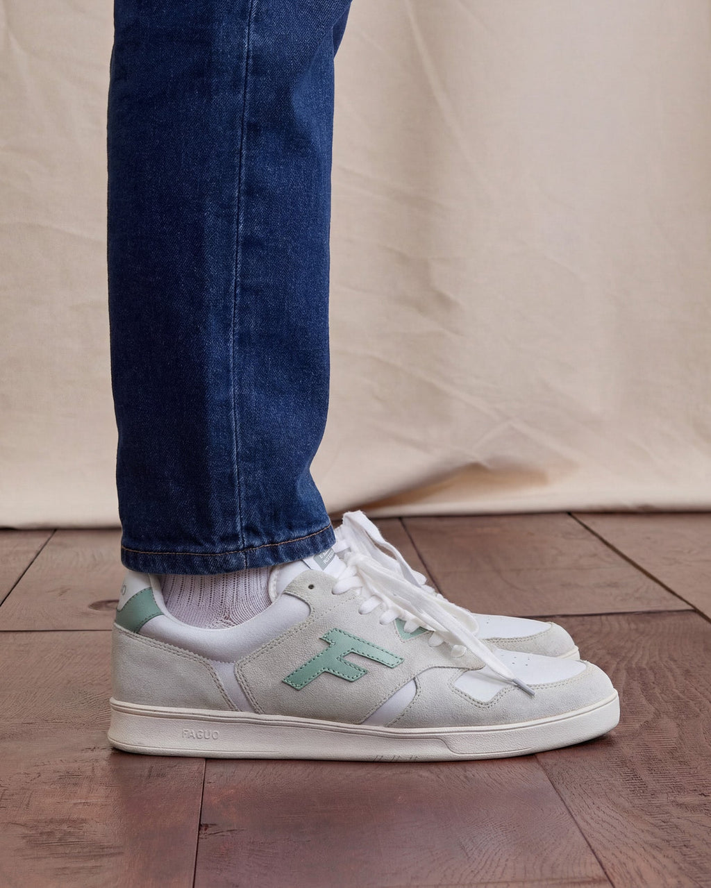 Zapatillas Blancas y Verde Claro de Cuero