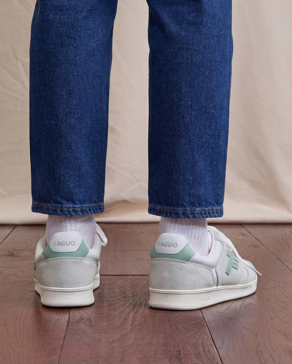 Zapatillas Blancas y Verde Claro de Cuero