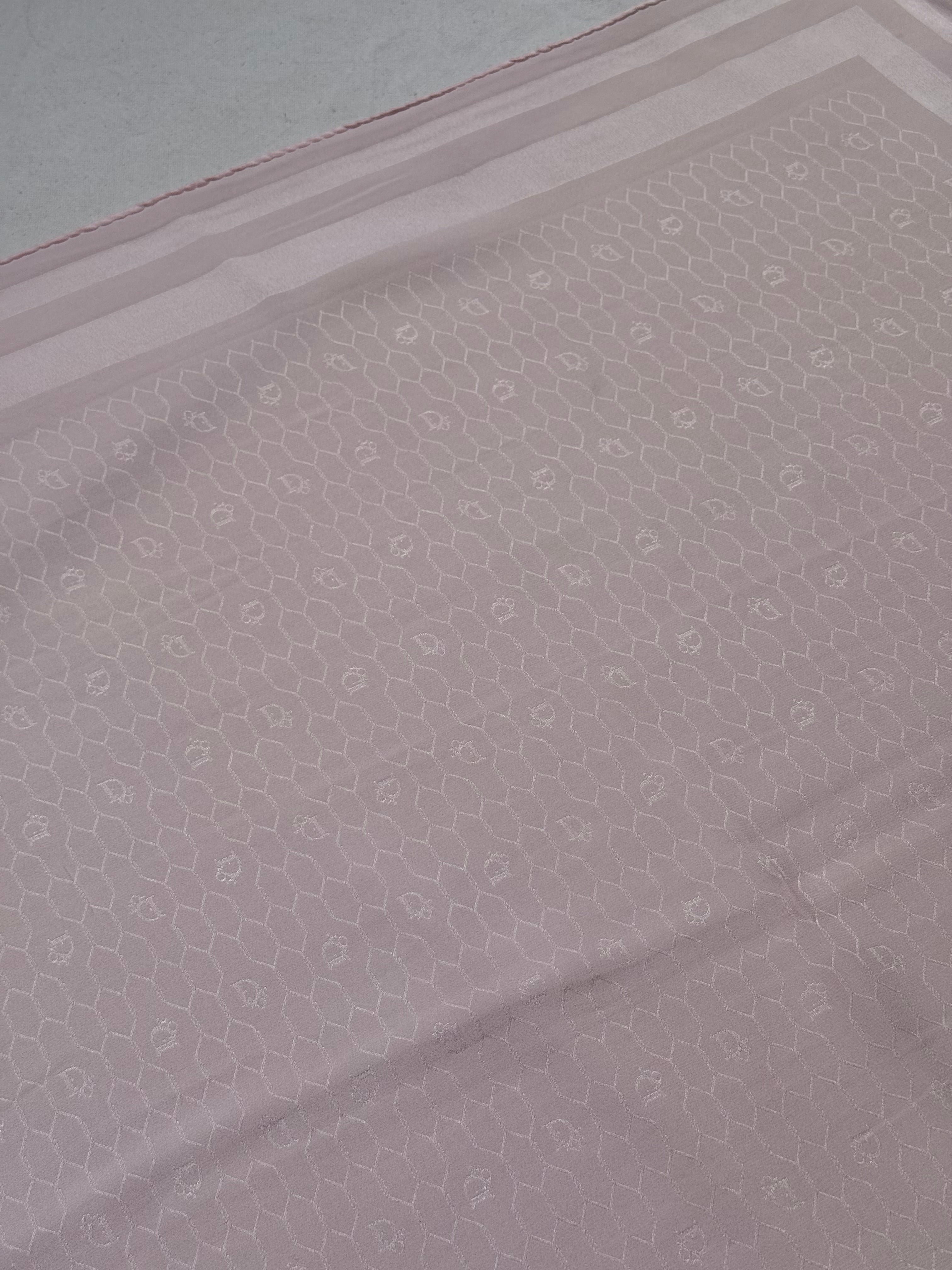 Bufanda Christian Dior vintage – Monograma tono sobre tono rosa