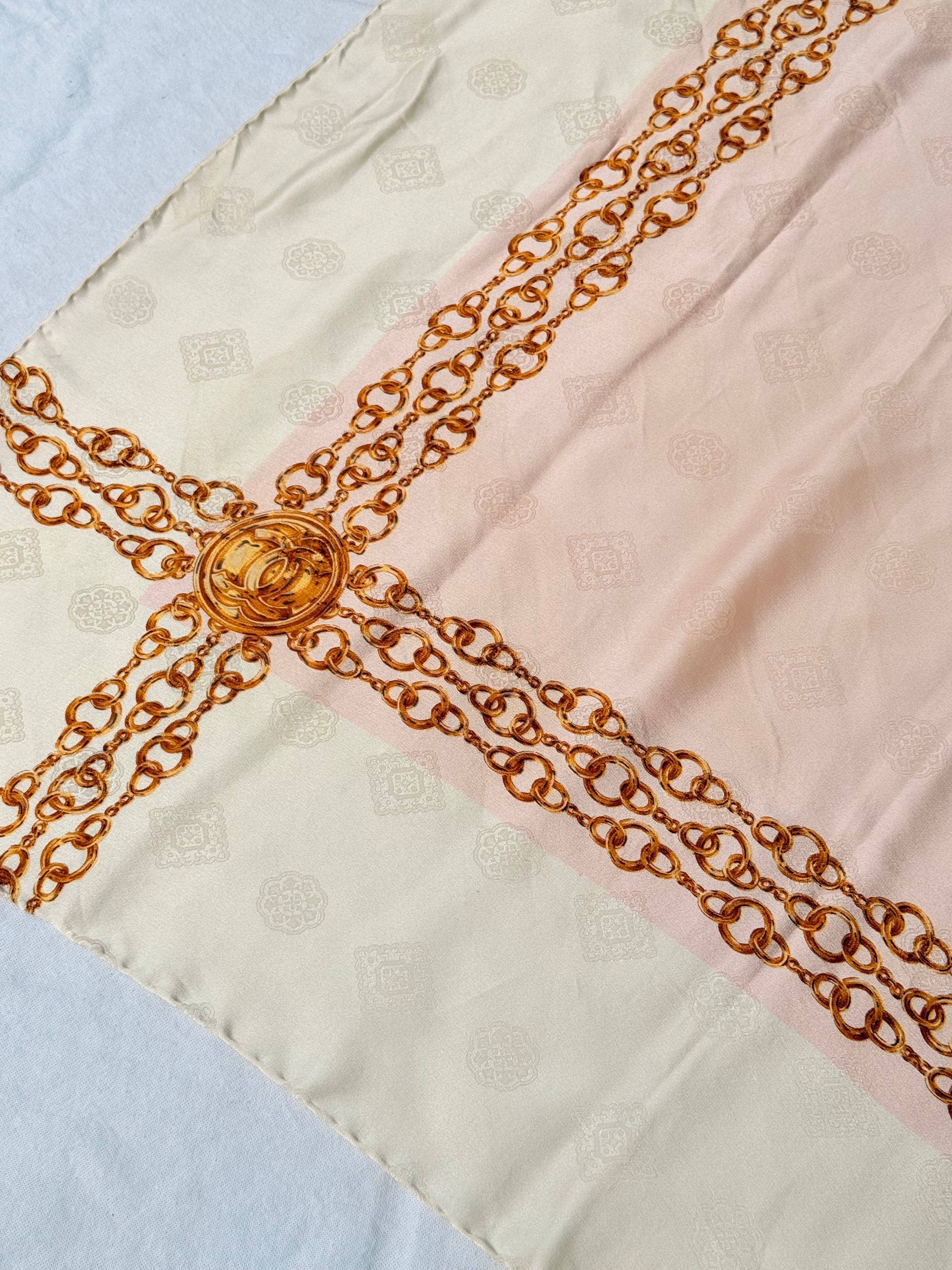 Foulard Chanel - Modèle Rose Pâle Et Blanc