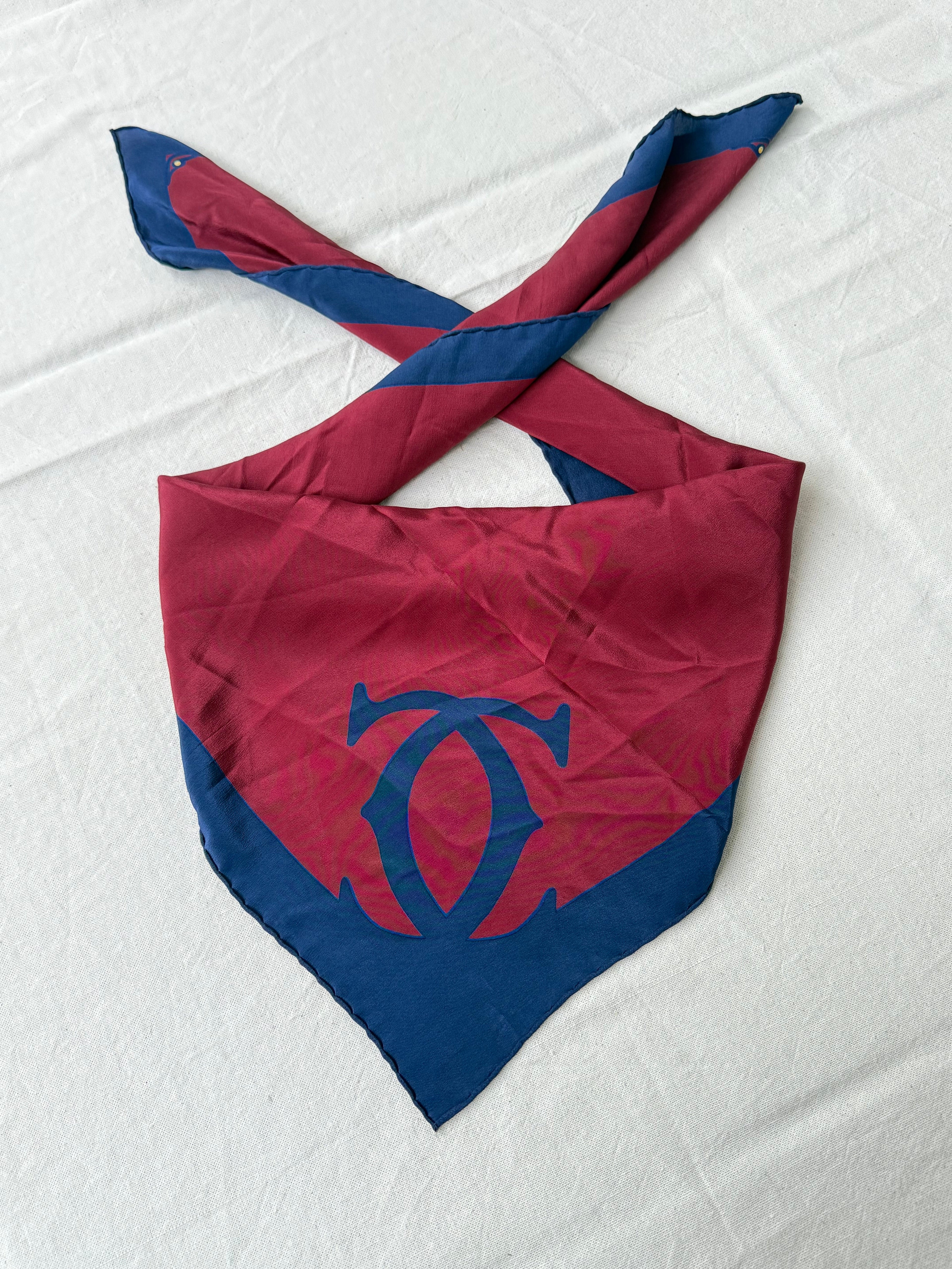 Foulard Cartier – Modèle Rouge Et Bleu Marine