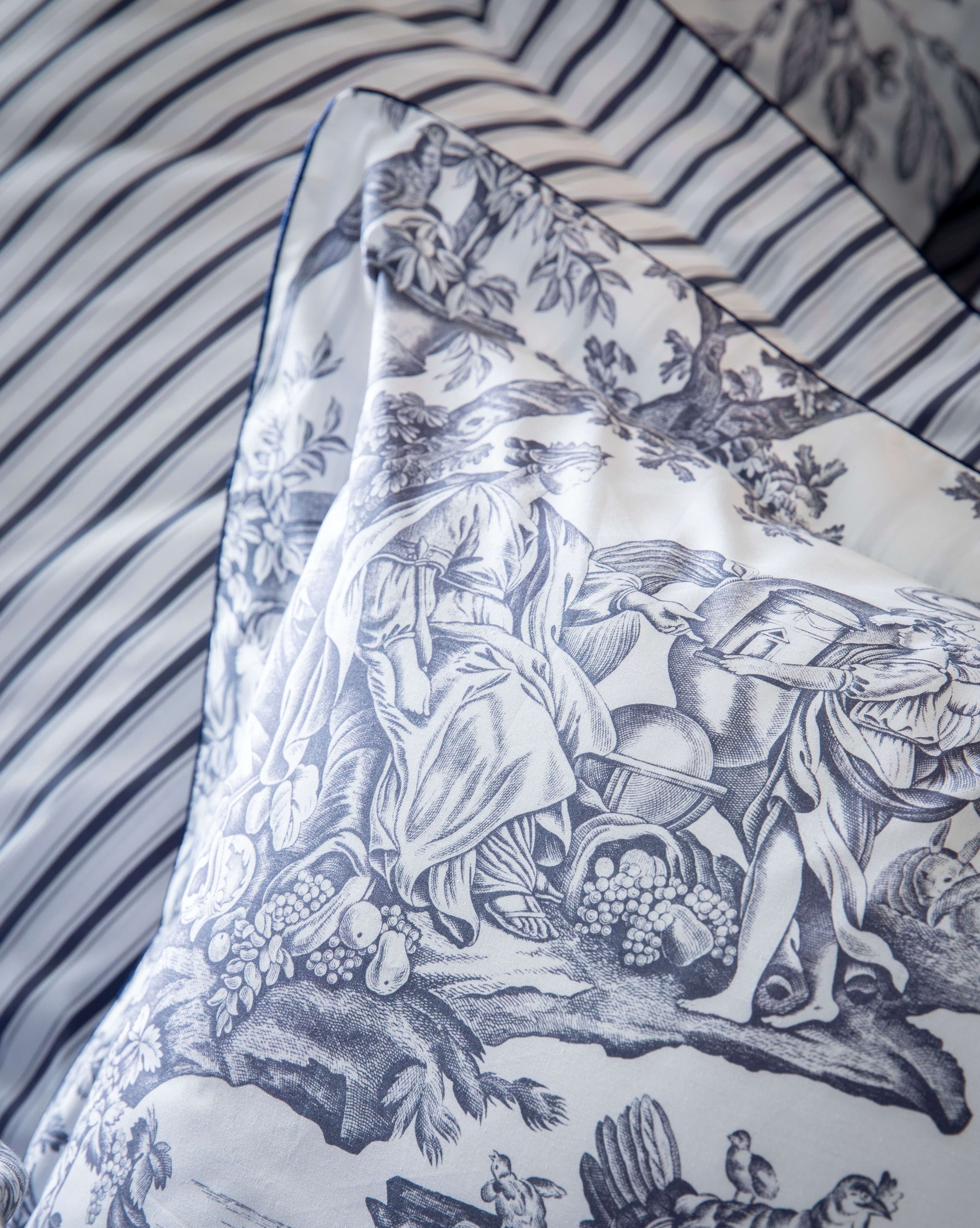 4 Continents - Pillowcase - White/Blue