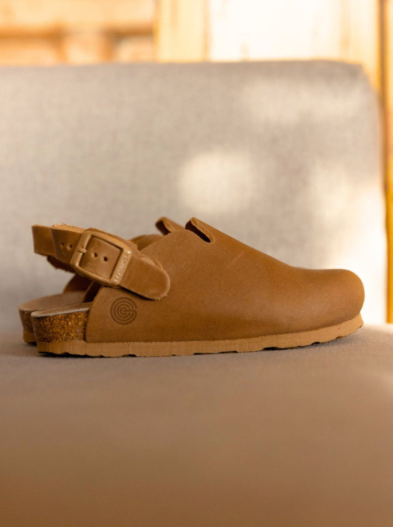 Zuecos Shetland de arcilla y cuero engrasado