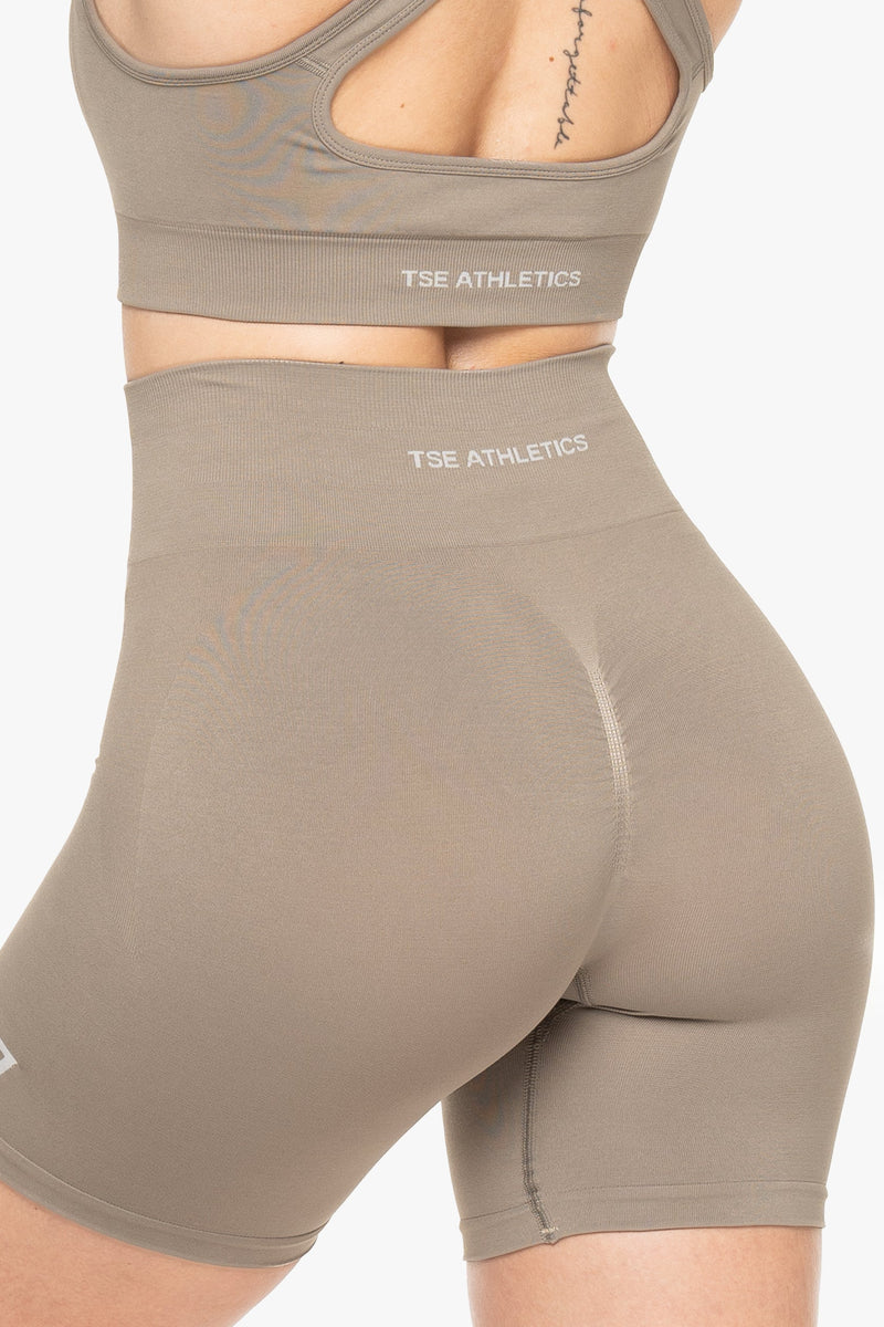 Short Essence - Walnut