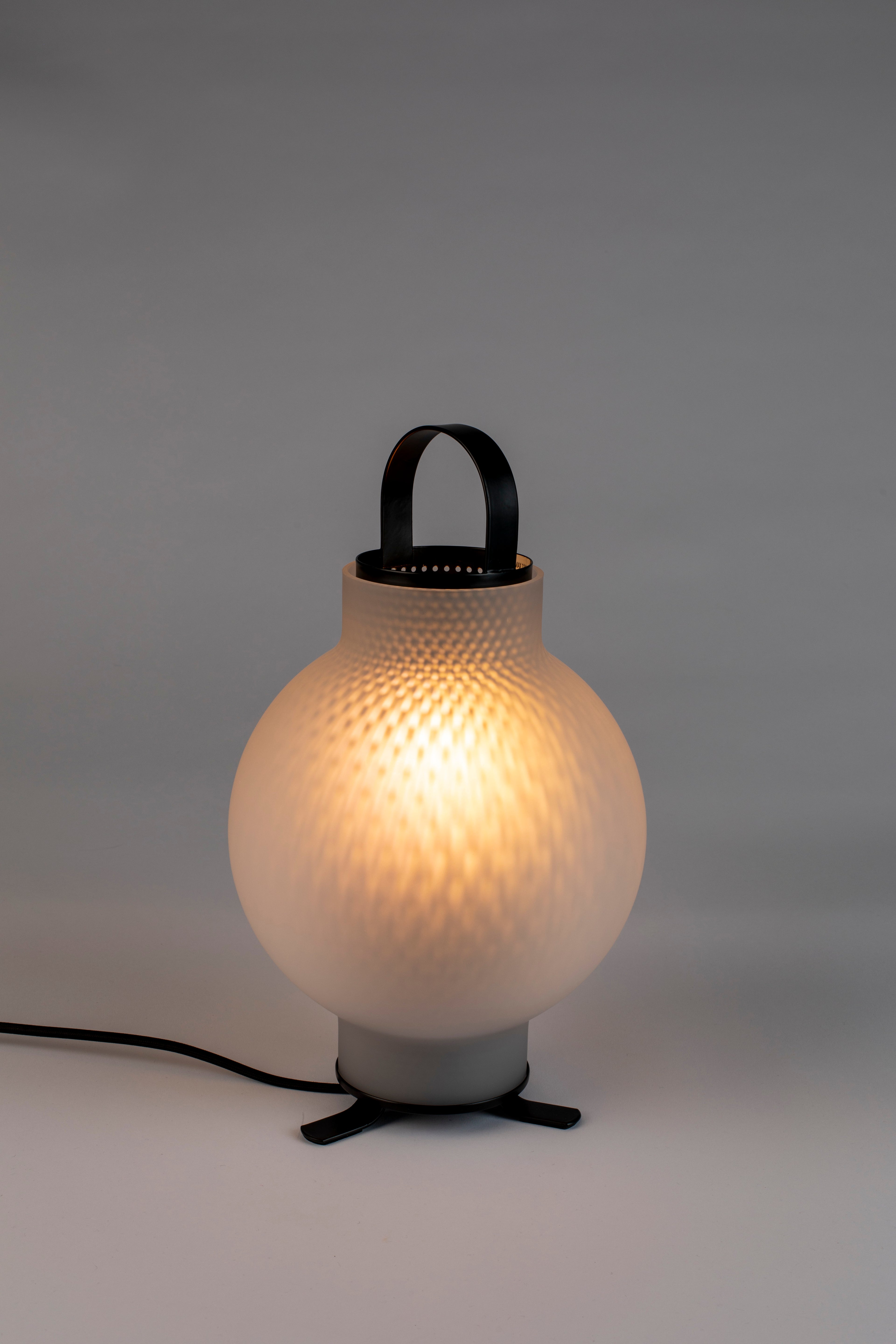 Nomad - Table Lamp - Iron - White/Black