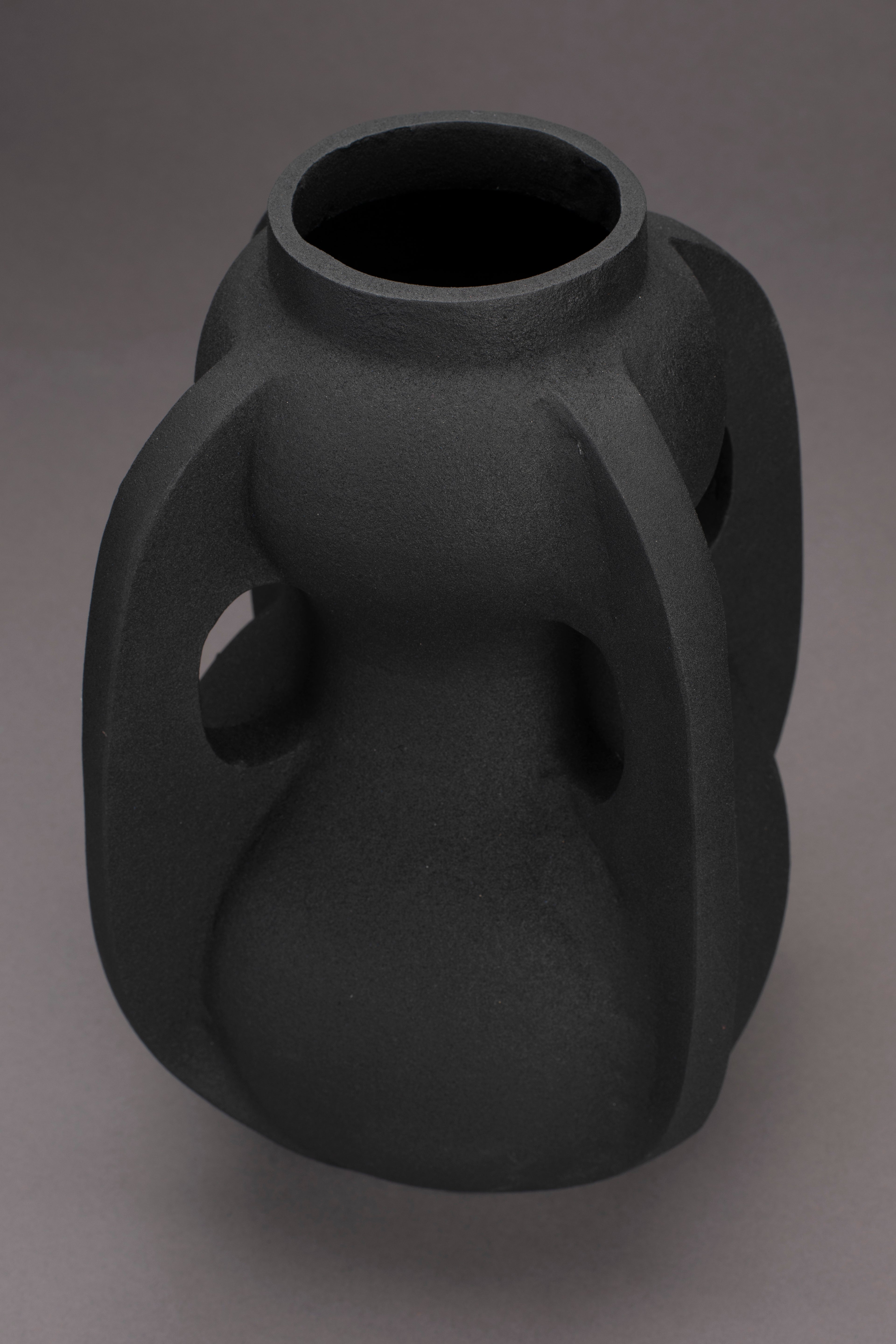 Thiago L - Vase - Aluminum - Black