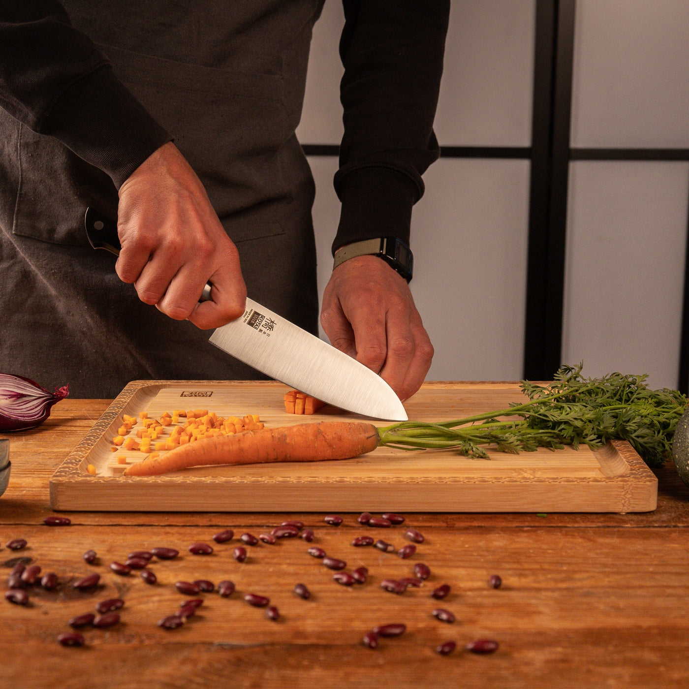 Hashi Classic Collection - 4 Piece Deluxe Basic Set: 2 Knives + 2 Accessories