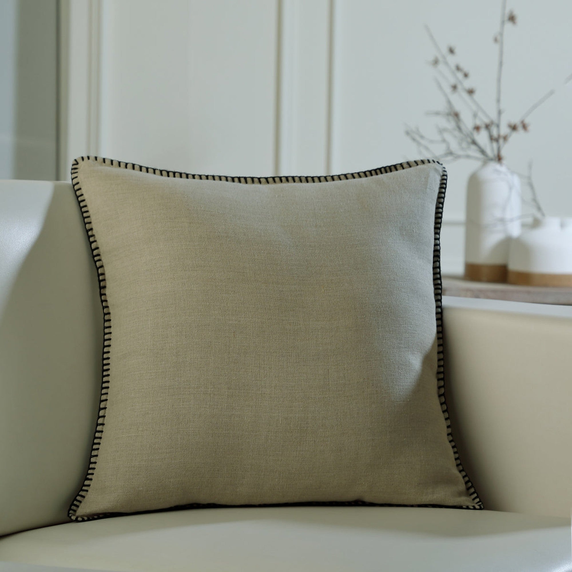 Maxime - Cushion - Washed Linen - Natural/Black