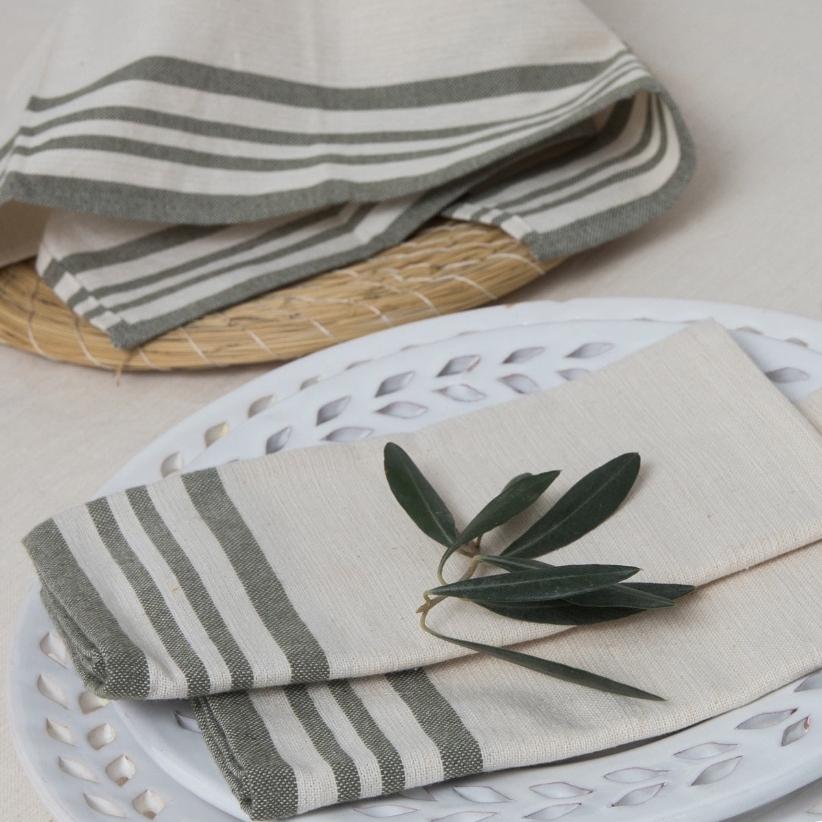 Mantel + 10 Servilletas Guetary - Lino Beige / Verde Oliva - Algodón