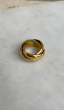 Anillo con cordones atrevidos