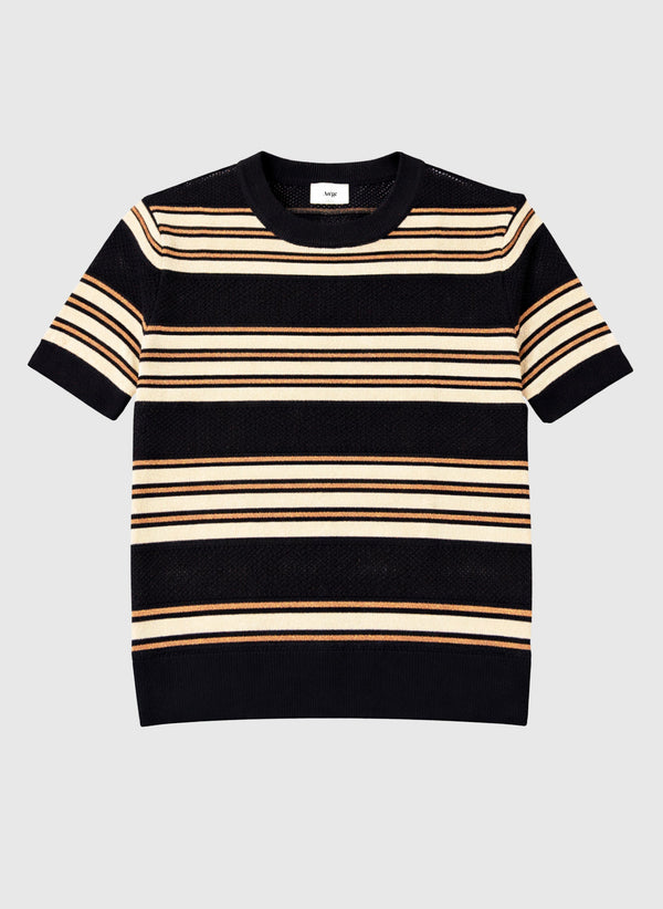 An'ge – Sweter Levelio czarny, czarny t-shirt w beżowo-brązowe paski, widok z przodu