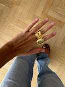 Anillo atrevido