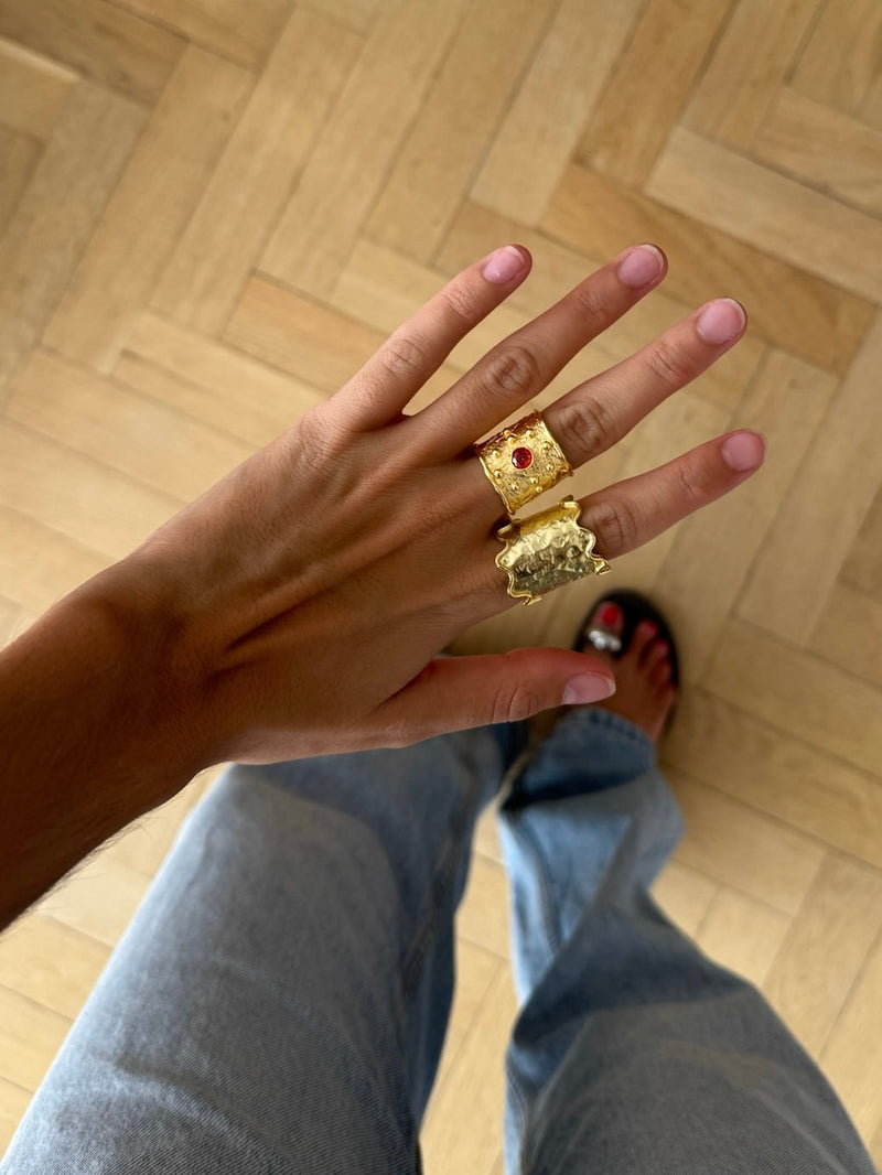 Anillo atrevido