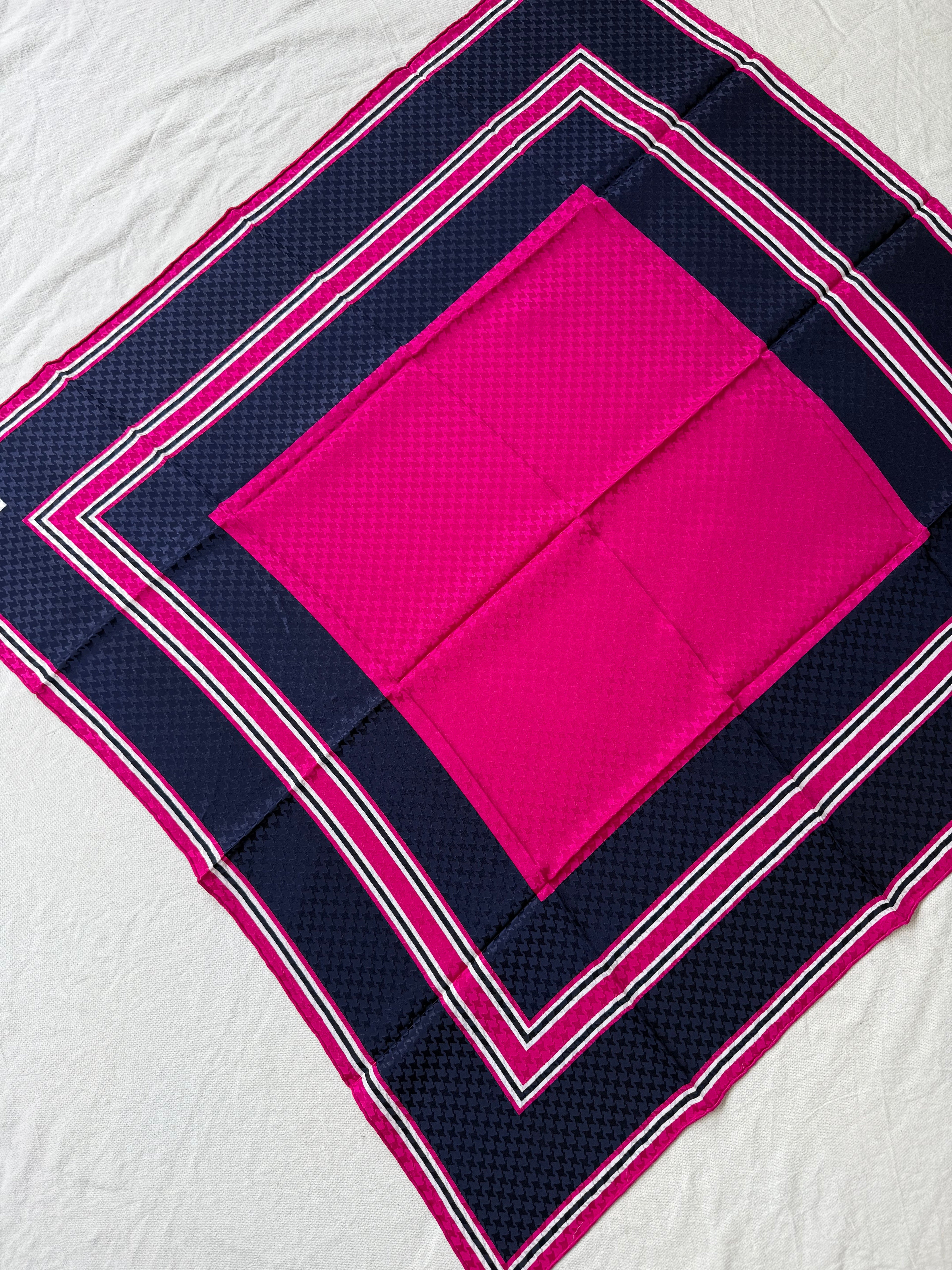 Bufanda Yves Saint Laurent – Estampados gráficos