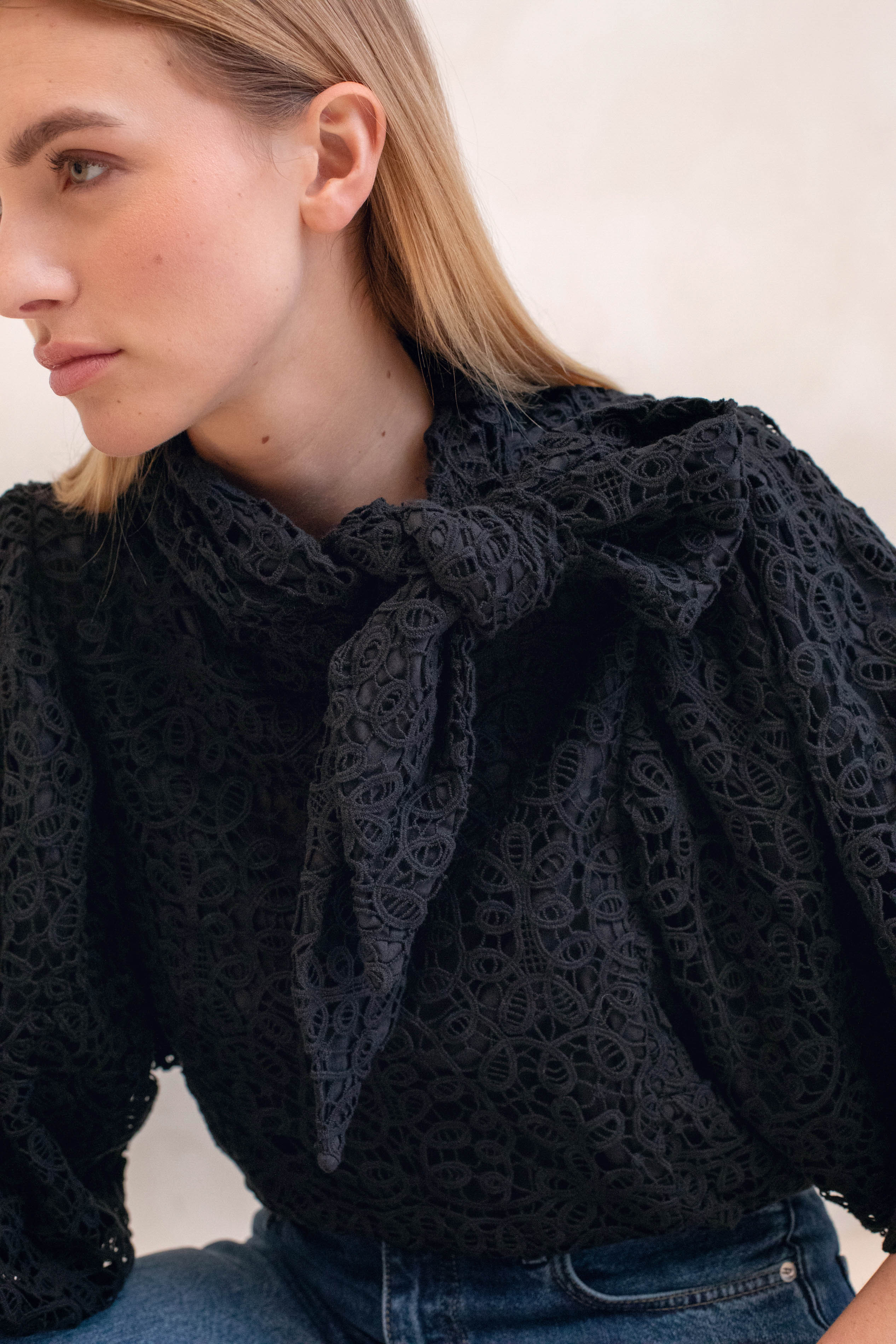 Le Claude Blouse - Black