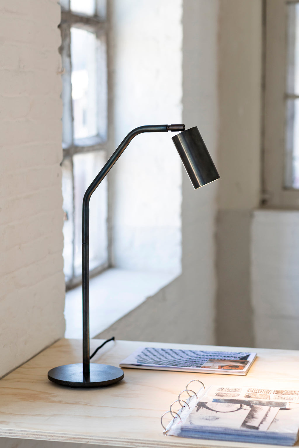 Sofisticato - Lampe De Table N°25 - Acier Bleui - Noir