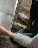 chausson laine homme beige jaune fluo Angarde porté